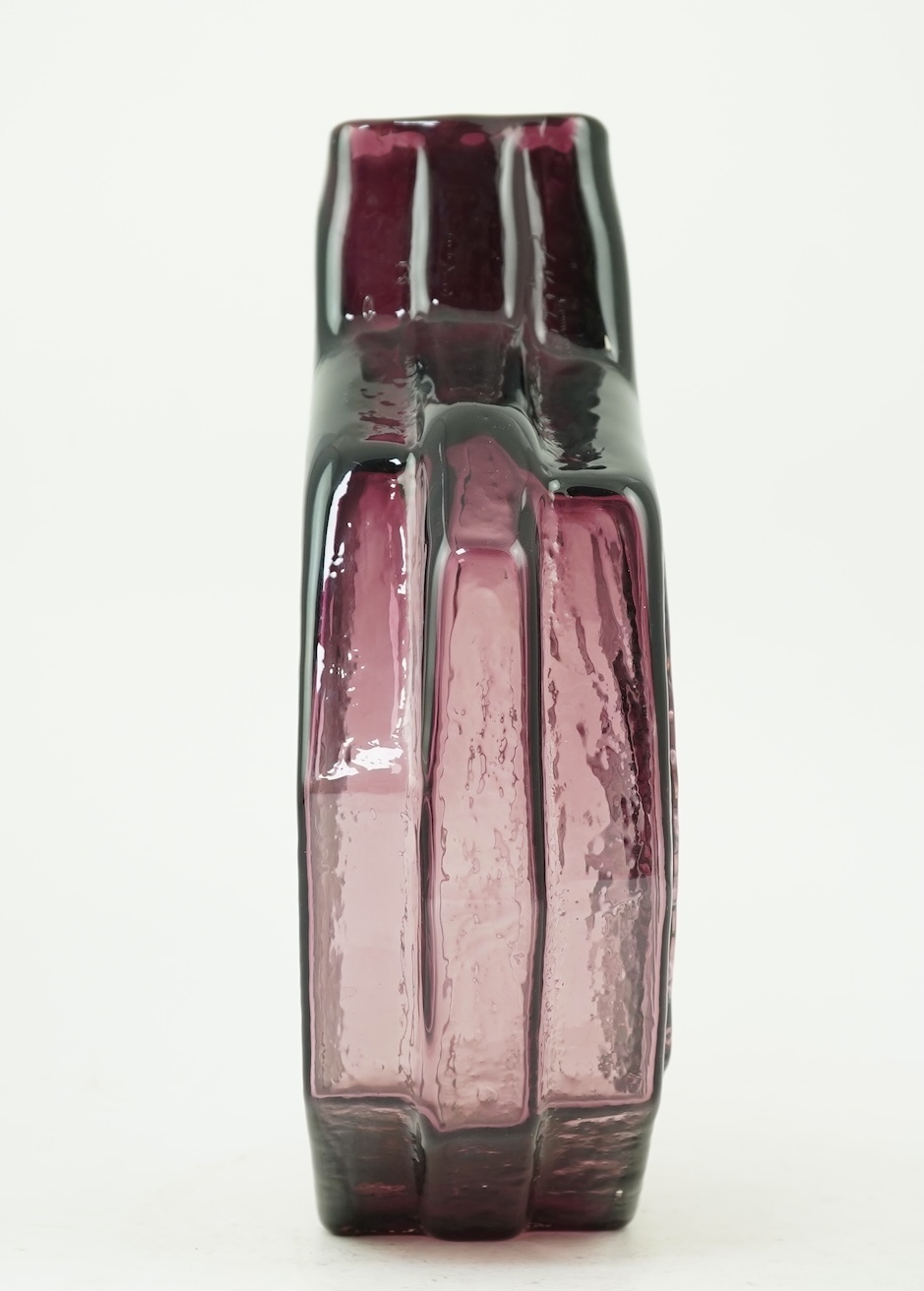 Whitefriars: A Textured range 'Banjo' vase designed by Geoffrey Baxter